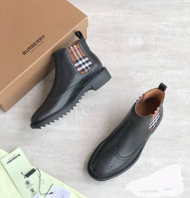 BURBERRY 巴宝莉 P: Size：39-44 38.45.可定做 顶级高端男士切尔西， 官网同步巴宝莉打造，鞋面进口牛皮拼接原版丝绸打造，内里进口顶级丝