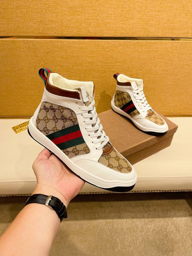 工厂价 。 高帮 GUCCI 古奇顶级新款专柜同步发售，鞋面意大利进口头层牛皮。全进口真皮内里，完全1比1复刻，鞋底：原厂特供原版底，独家活动成型底超级舒适，原