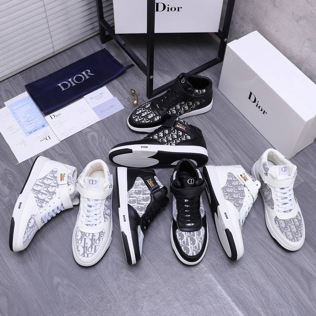 商品商标：Dior 迪奥 高帮休闲鞋 正码码数: 38-46 商品材料：精选牛皮拼接织布鞋面 羊皮内里 原版大底