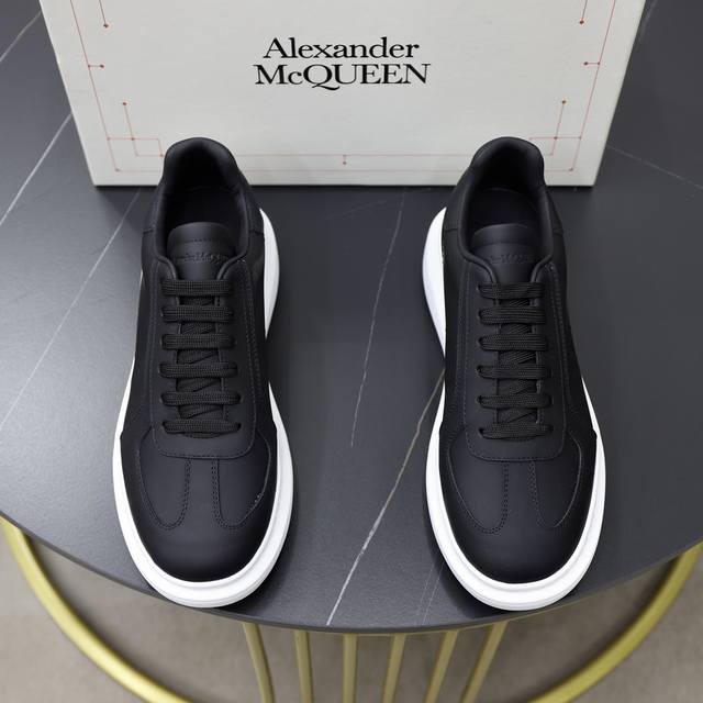 Alexander mcqueen 麦昆 经典明星爆款百搭小白鞋，原版1：1复刻， 原版大底！新色不断更新 面料：定制原版进口意大利丝绸牛皮3D丝印 内里：进