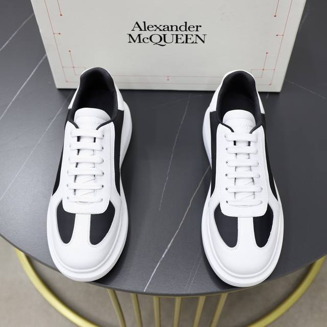 Alexander mcqueen 麦昆 经典明星爆款百搭小白鞋，原版1：1复刻， 原版大底！新色不断更新 面料：定制原版进口意大利丝绸牛皮3D丝印 内里：进