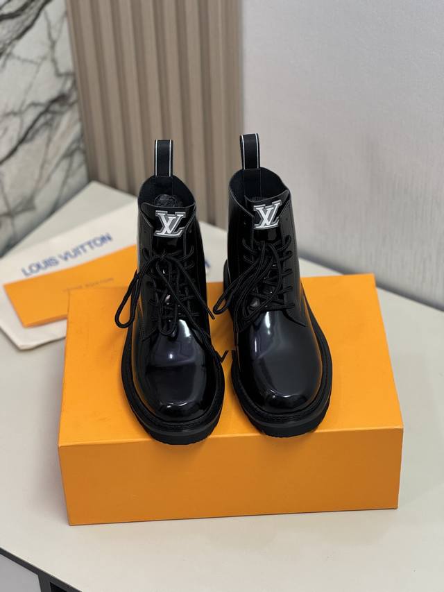 L家 顶级P: Size:39-44 38.45可定制 配全套包装 LV高帮靴子系列专柜最新原版正装皮鞋 代购级别 进口头层原版牛皮 开边珠牛皮无内里设计，牛皮