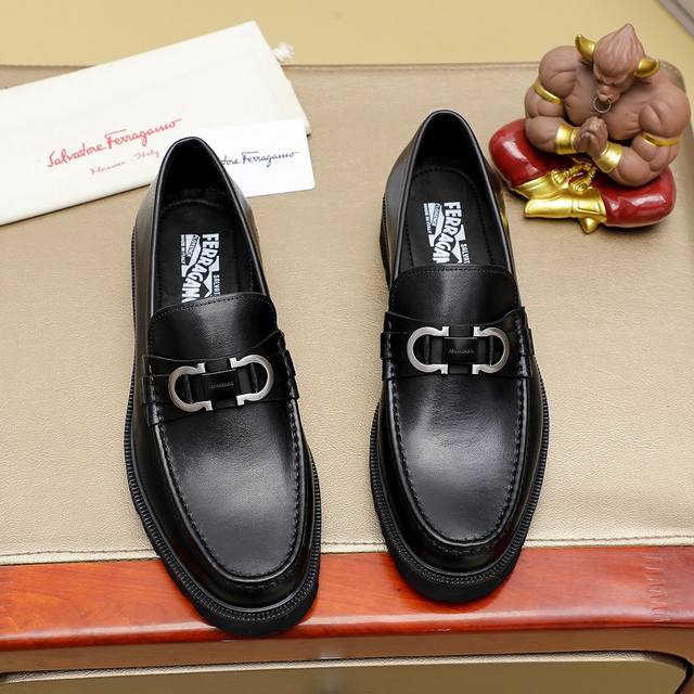 工厂价 菲拉格幕 Ferragamo 新款男士休闲套脚鞋官网原版1:1开模，原单品质做工精细，高端奢华鞋面采用进口意大利头层牛皮奢华水染皮内里橡胶耐磨防滑大底，