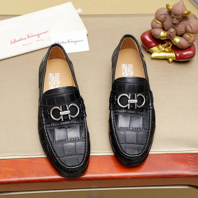 工厂价 菲拉格幕 Ferragamo 新款男士休闲套脚鞋官网原版1:1开模，原单品质做工精细，高端奢华鞋面采用进口意大利头层牛皮奢华水染皮内里橡胶耐磨防滑大底，