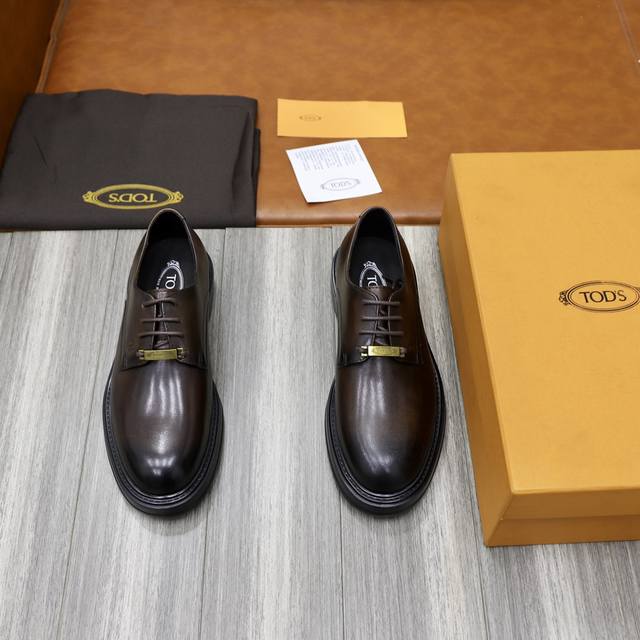 TOD‘s 托德斯 -高端品质 原单 -鞋面：开边珠牛皮 小牛皮、品牌金属扣件、空压品牌logo -内里：水染牛皮 -大底：TPR 橡发泡成型大底 -超高品控