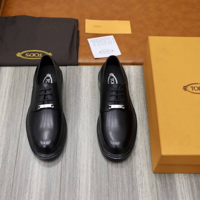 TOD‘s 托德斯 -高端品质 原单 -鞋面：开边珠牛皮 小牛皮、品牌金属扣件、空压品牌logo -内里：水染牛皮 -大底：TPR 橡发泡成型大底 -超高品控