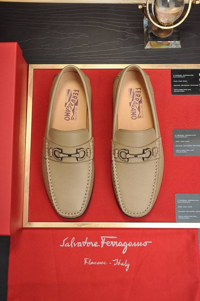 出厂价 Ferragamo 菲拉格幕 高端牛里 新款 Ferragamo* 顶级版本 菲拉格幕经典休闲皮鞋！选用进口原版牛皮，内里头层舒适牛皮内里！原版耐磨橡胶