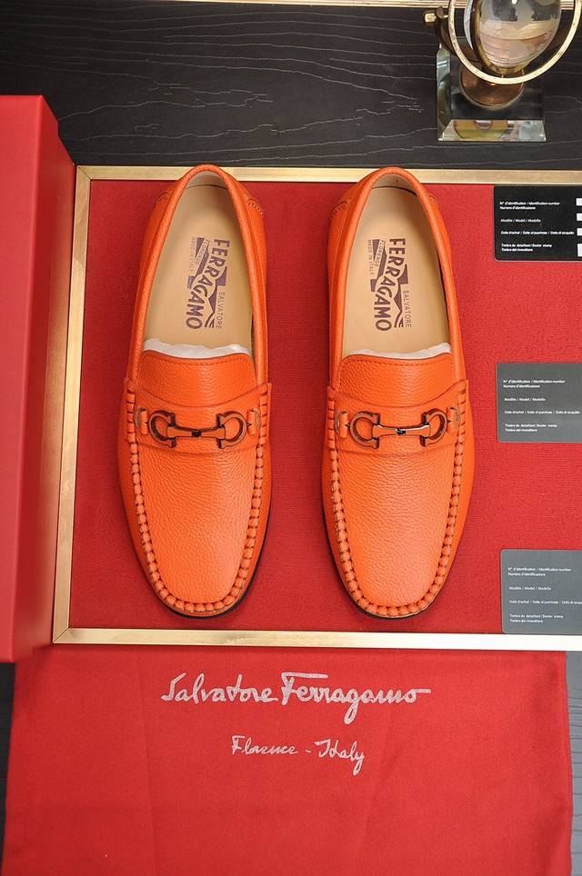 出厂价 Ferragamo 菲拉格幕 高端牛里 新款 Ferragamo* 顶级版本 菲拉格幕经典休闲皮鞋！选用进口原版牛皮，内里头层舒适牛皮内里！原版耐磨橡胶