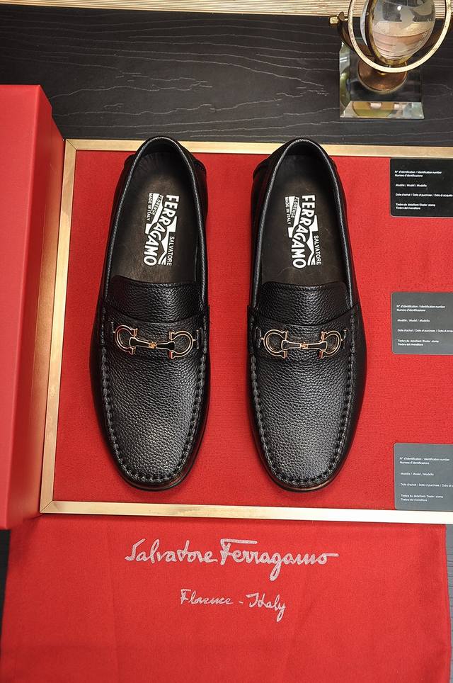 出厂价 Ferragamo 菲拉格幕 高端牛里 新款 Ferragamo* 顶级版本 菲拉格幕经典休闲皮鞋！选用进口原版牛皮，内里头层舒适牛皮内里！原版耐磨橡胶