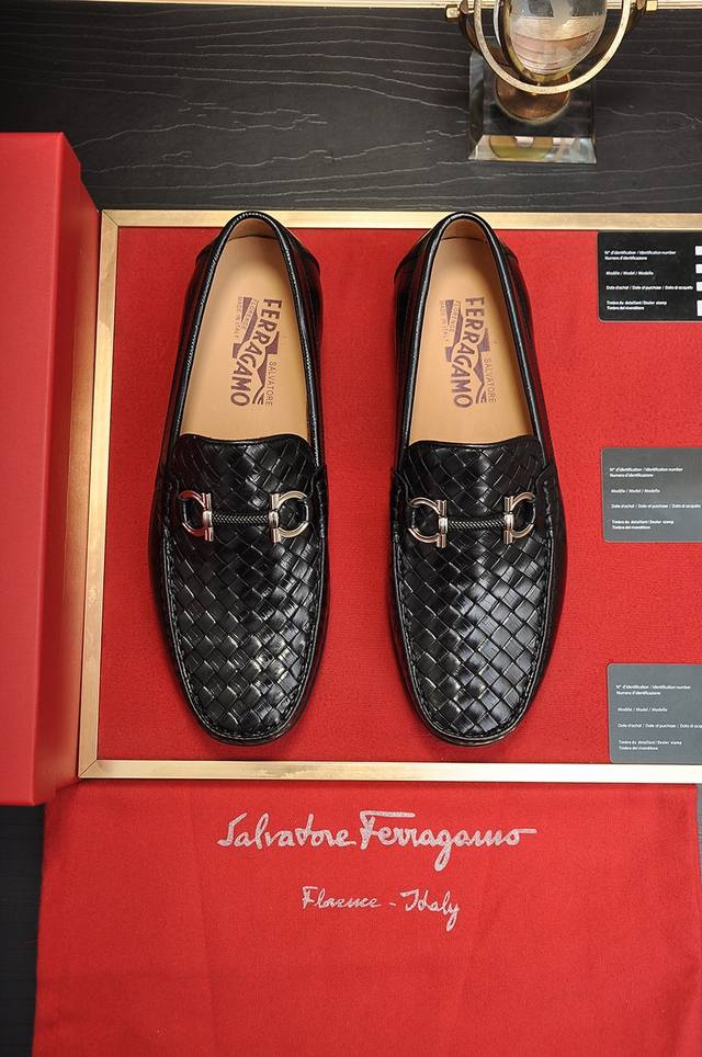 出厂价 Ferragamo 菲拉格幕 高端牛里 新款 Ferragamo* 顶级版本 菲拉格幕经典休闲皮鞋！选用进口原版牛皮，内里头层舒适牛皮内里！原版耐磨橡胶