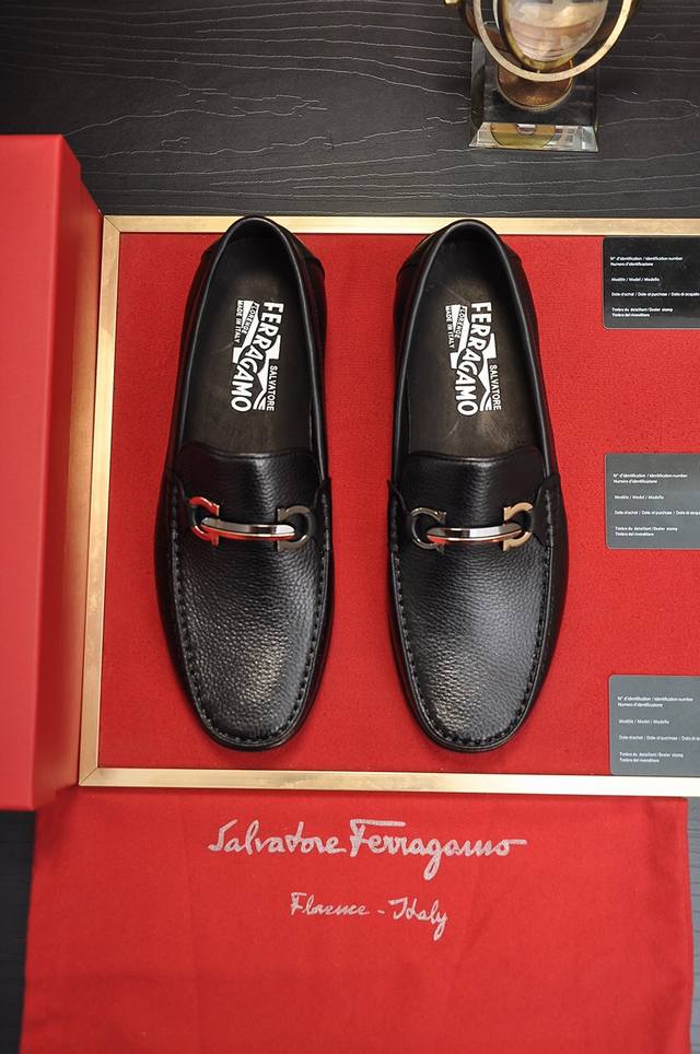 出厂价 Ferragamo 菲拉格幕 高端牛里 鹿皮鞋面 新款 Ferragamo* 顶级版本 菲拉格幕经典休闲皮鞋！选用进口原版鹿皮，内里头层舒适牛皮内里！原