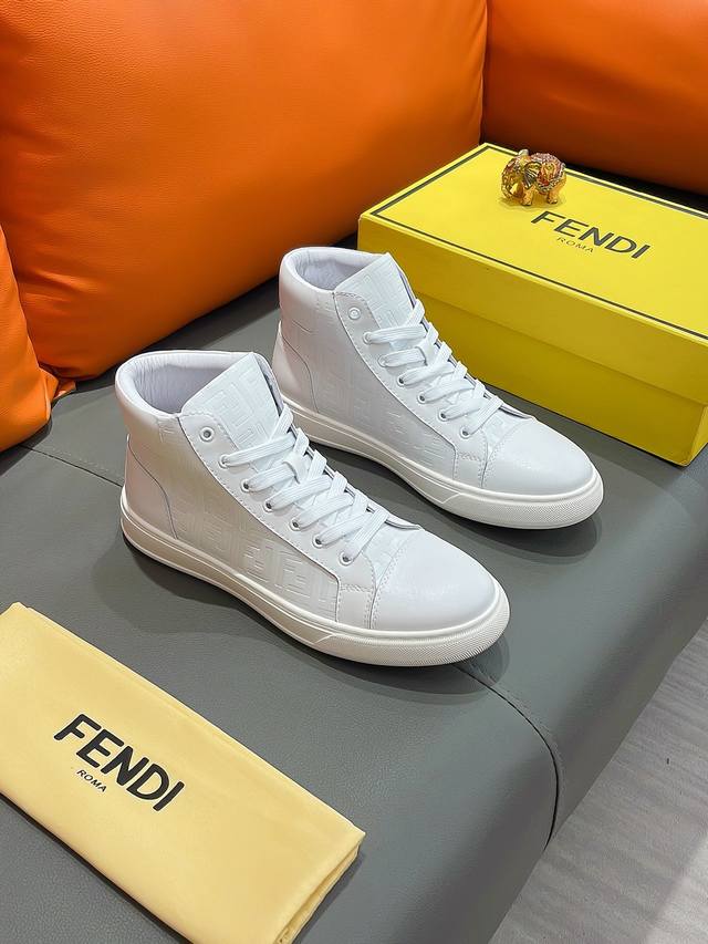 商品名称：FENDI 芬迪 正规码数: 38-44 高帮鞋 商品材料：精选 进口牛皮鞋面，柔软羊皮内里；原厂大底。