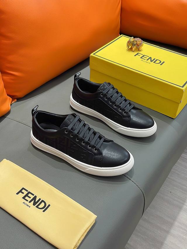 商品名称：FENDI 芬迪 正规码数: 38-44 休闲鞋 商品材料：精选 进口牛皮鞋面，柔软羊皮内里；原厂大底。