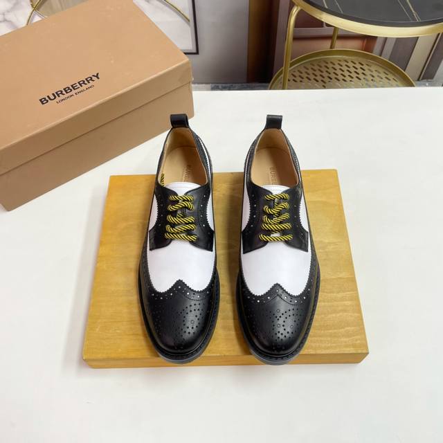 BURBERRY 巴宝莉 P: Size：39-44 38.45.可定做 顶级高端男鞋， 官网同步巴宝莉打造，鞋面进口牛皮拼接原版丝绸打造，内里进口顶级丝绸牛皮