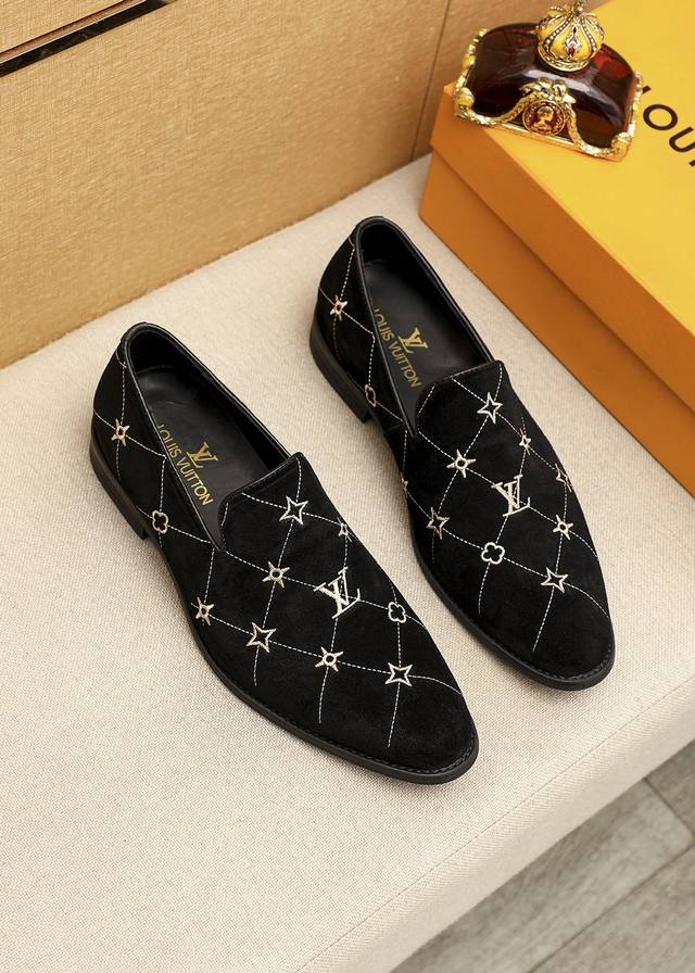 商品商标：LOUIS VUITTON 路易威登 休闲皮鞋 正码码数: 39-44 38.45.46订制 商品材料：精选 进口头层磨砂牛皮电绣鞋面，进口头层牛皮内