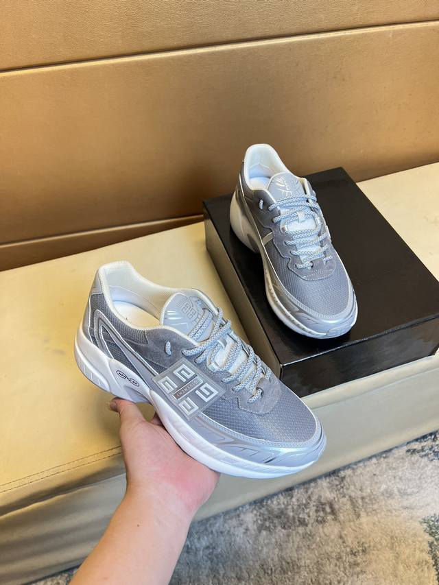 GIV纪梵NFNTY-52 新品运动鞋 size；39~44 38.45定制 奢华与科技的完美搭配 当奢华与科技碰撞，时尚界便迎来了全新的传奇 Given＊推出