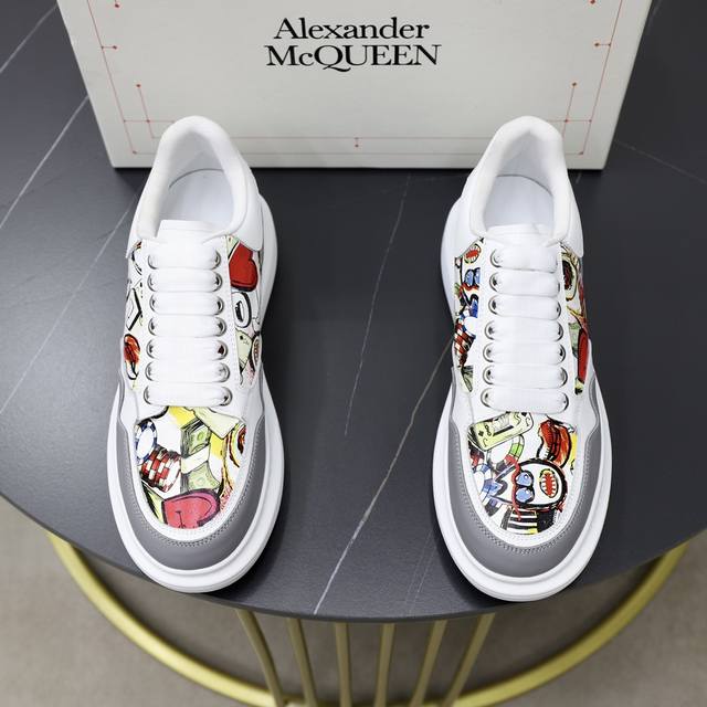 Alexander mcqueen 麦昆 情侣款经典明星爆款百搭小白鞋，原版1：1复刻， 原版大底！新色不断更新 面料：定制原版进口意大利丝绸牛皮3D丝印 内