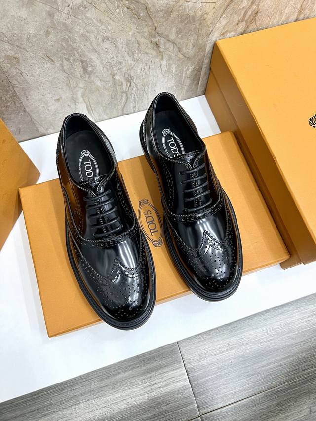 TOD‘s 托德斯 -高端品质 原单 -鞋面：开边珠牛皮 小牛皮、品牌金属扣件、空压品牌logo -内里：水染牛皮 -大底：TPR 橡发泡成型大底 -超高品控