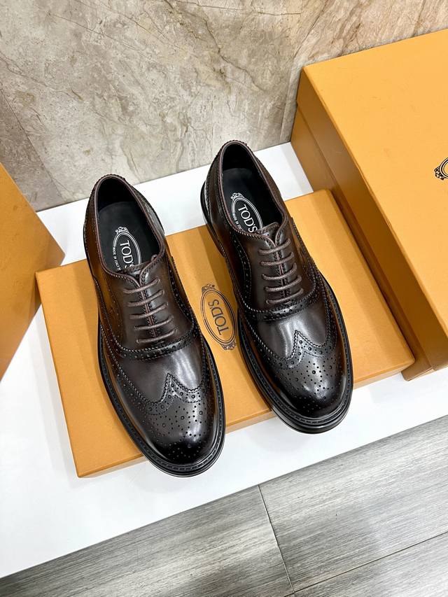 TOD‘s 托德斯 -高端品质 原单 -鞋面：开边珠牛皮 小牛皮、品牌金属扣件、空压品牌logo -内里：水染牛皮 -大底：TPR 橡发泡成型大底 -超高品控