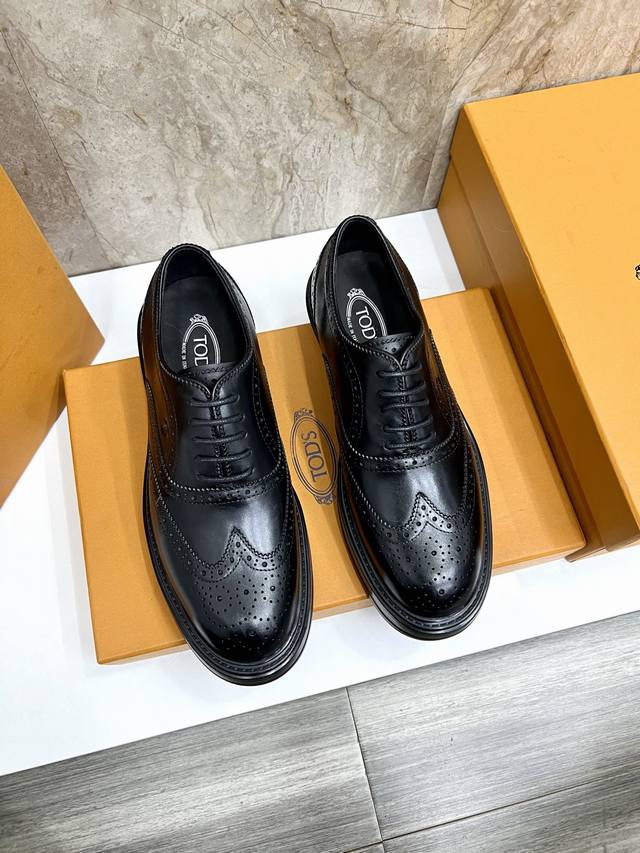 TOD‘s 托德斯 -高端品质 原单 -鞋面：开边珠牛皮 小牛皮、品牌金属扣件、空压品牌logo -内里：水染牛皮 -大底：TPR 橡发泡成型大底 -超高品控