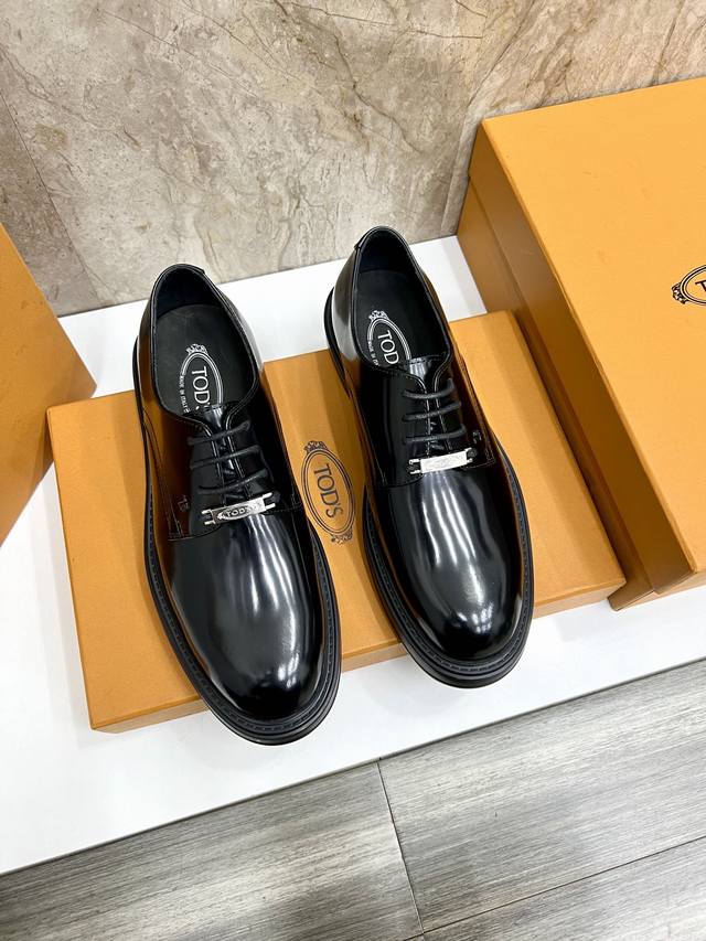 TOD‘s 托德斯 -高端品质 原单 -鞋面：开边珠牛皮 小牛皮、品牌金属扣件、空压品牌logo -内里：水染牛皮 -大底：TPR 橡发泡成型大底 -超高品控