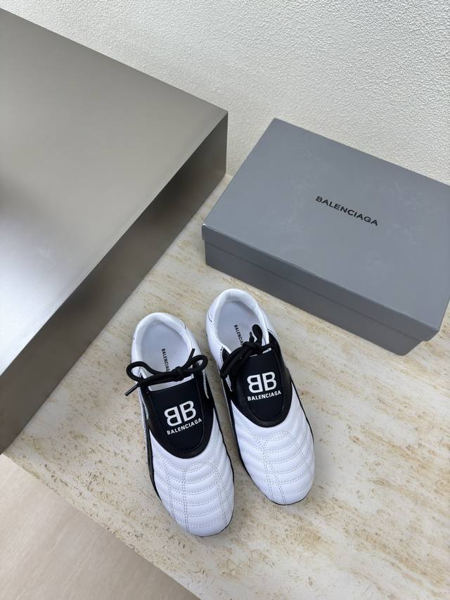 男20 情侣款 BALENCIAG 私家开模 白色 小牛皮 顶级版本 全部对版材料 世家paris sneakers灵感来源60年代硫化鞋.继续着demna式的