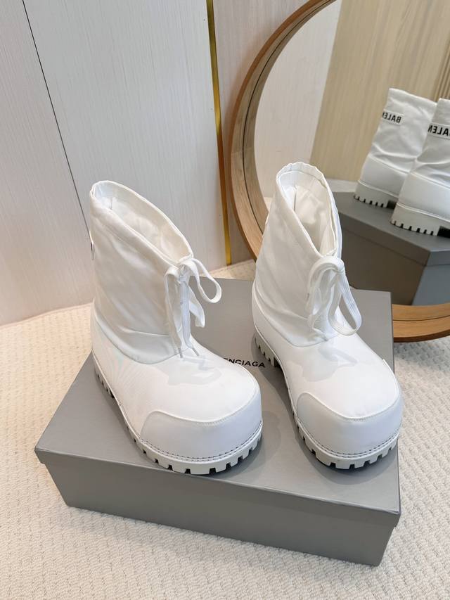 男20 balenciaga 巴黎世家 大头靴雪地靴 情侣款 滑雪靴 泰酷剌时尚不分季节，潮人明星款巴黎世家2024 洛杉矶走秀款bomber和阿拉斯加大靴子，