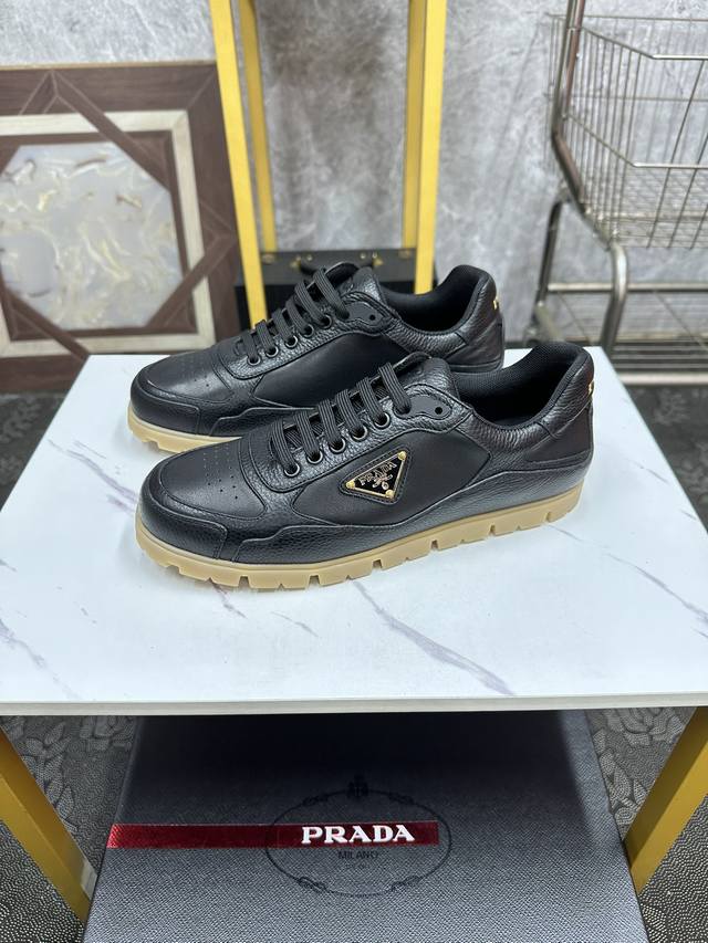 PRADA-普拉达 顶级版本，套楦工艺，油边工艺，面料：高档牛皮。38–44 45订做不退换 X5