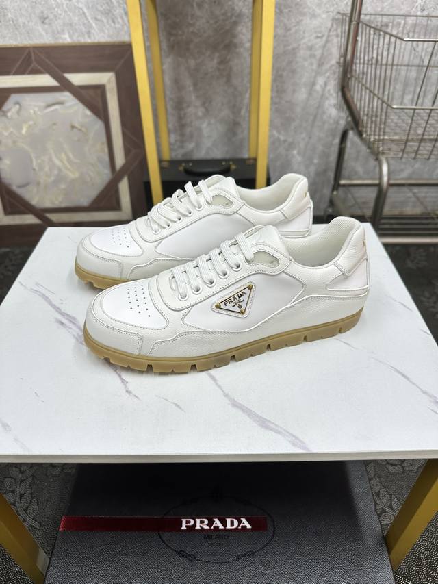 PRADA-普拉达 顶级版本，套楦工艺，油边工艺，面料：高档牛皮。38–44 45订做不退换 X5