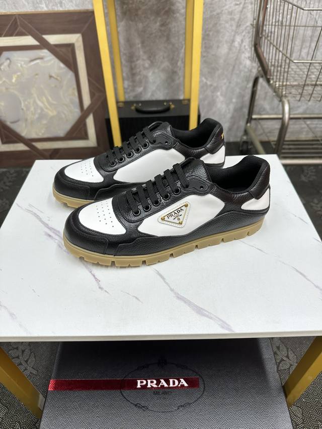 PRADA-普拉达 顶级版本，套楦工艺，油边工艺，面料：高档牛皮。38–44 45订做不退换 X5