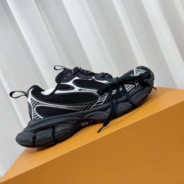 BALENCIAGA 巴黎世家~~3XL情侣款复古运动鞋 全新系列传承与经典：以标志性Balenciaga廓形抽象大底，碰撞出前卫时尚模范新创意 独家私模大底、