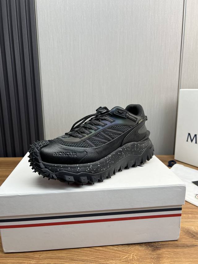 工厂价 Moncler 蒙口 全新Trailgrip GTX鞋履出货 Moncler 带来了自家的原创鞋款Trailgrip，依然是户外机能造型。这款鞋的设计师