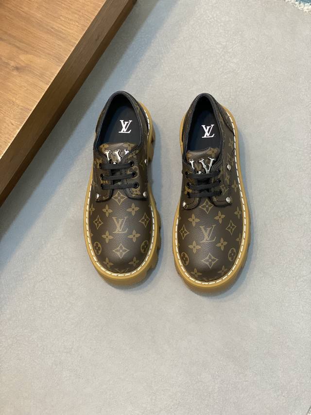 Louis vuitton LV24路易威登秋冬新款复古厚底系列 乐福鞋，可爱十足非常减龄，穿上后显得腿又瘦又直，简约好搭超显腿长，6色可选，码数39-44 3