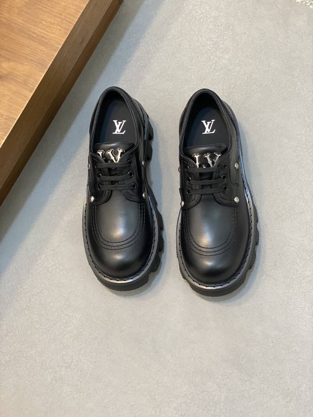 Louis vuitton LV24路易威登秋冬新款复古厚底系列 乐福鞋，可爱十足非常减龄，穿上后显得腿又瘦又直，简约好搭超显腿长，6色可选，码数39-44 3