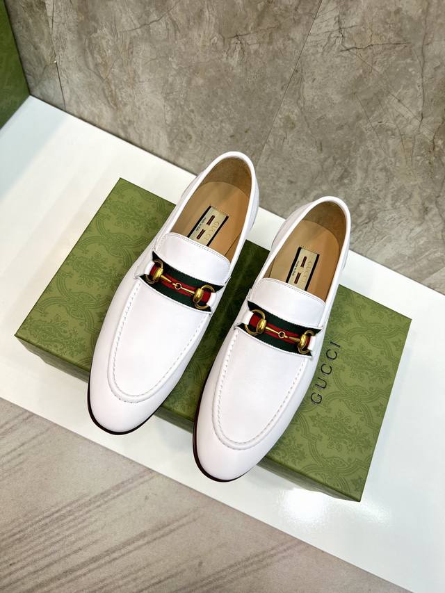 原版真皮大底 品牌：GUCCI 古奇 标准码：男码38 44 45 46可以定做 等级：官网同款 原单品质 材料：原版牛皮 水染牛皮内里 原版真皮大底 款式类别