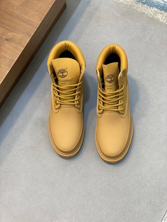 顶级 LV x Timberland 添柏岚 联名款 老花 大黄靴 及踝靴 短靴，LV x Timberland 及踝靴取材 Monogram 压纹防水正绒面牛