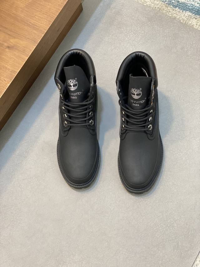 顶级 LV x Timberland 添柏岚 联名款 老花 大黄靴 及踝靴 短靴，LV x Timberland 及踝靴取材 Monogram 压纹防水正绒面牛