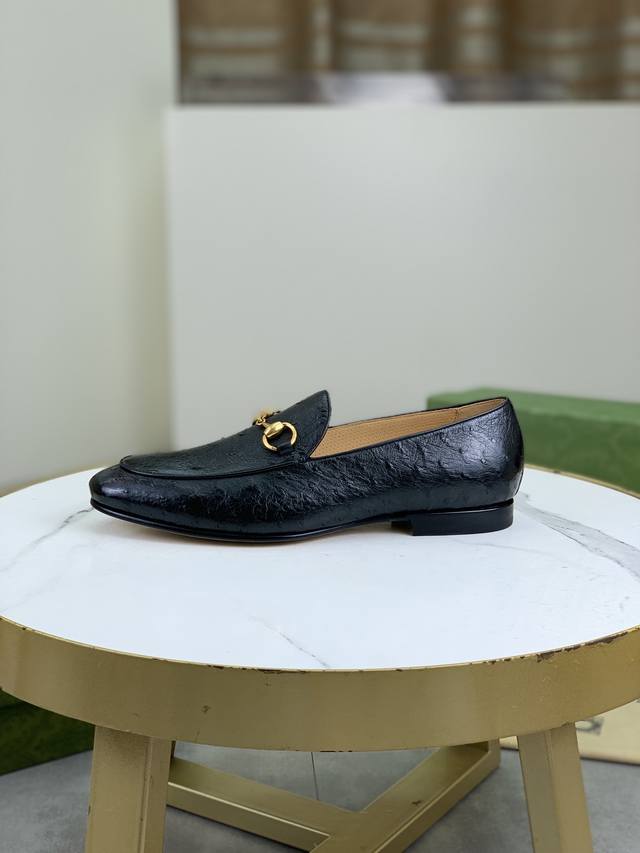 工厂价 顶级版本 品牌： GUCCi 古奇 标准码：男码39-44 38 45 46需定做 等级：官网同款 原单品质 材料：原版全真鸵鸟皮，水染牛皮内里 原版高