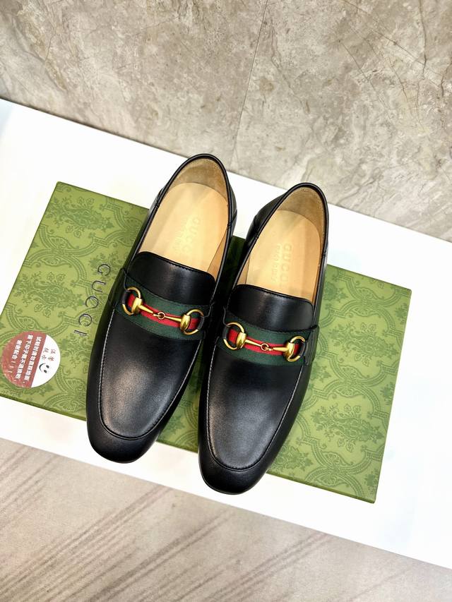 原版真皮大底 品牌：GUCCI 古奇 标准码：男码38 44 45 46可以定做 等级：官网同款 原单品质 材料：原版牛皮 水染牛皮内里 原版真皮大底 款式类别