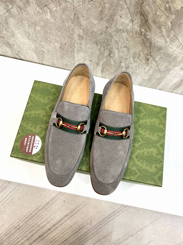 原版真皮大底 品牌：GUCCI 古奇 标准码：男码38 44 45 46可以定做 等级：官网同款 原单品质 材料：原版牛皮 水染牛皮内里 原版真皮大底 款式类别