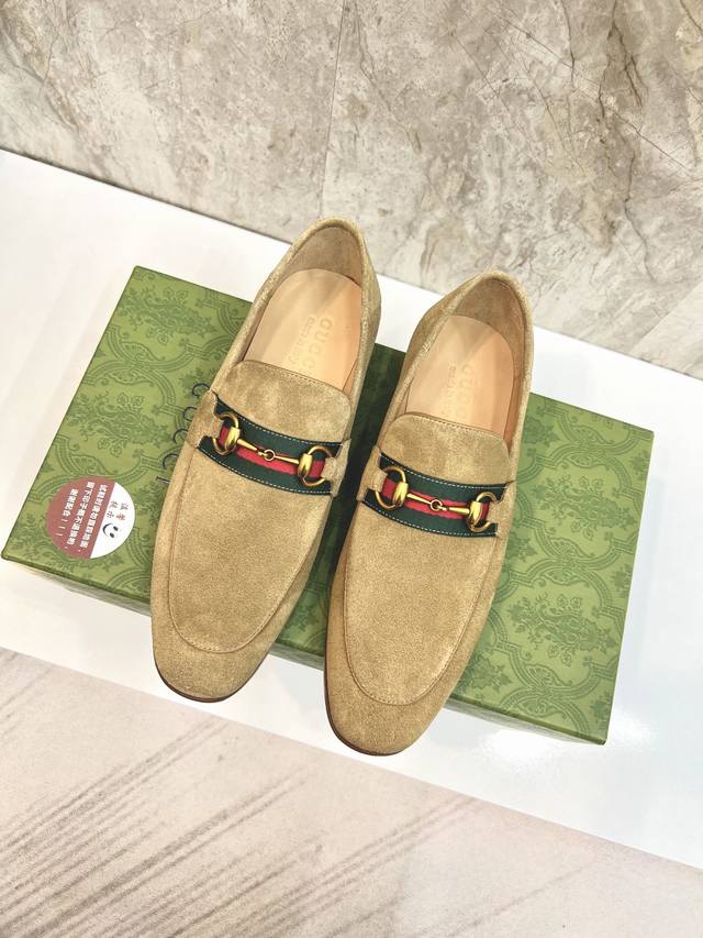 原版真皮大底 品牌：GUCCI 古奇 标准码：男码38 44 45 46可以定做 等级：官网同款 原单品质 材料：原版牛皮 水染牛皮内里 原版真皮大底 款式类别