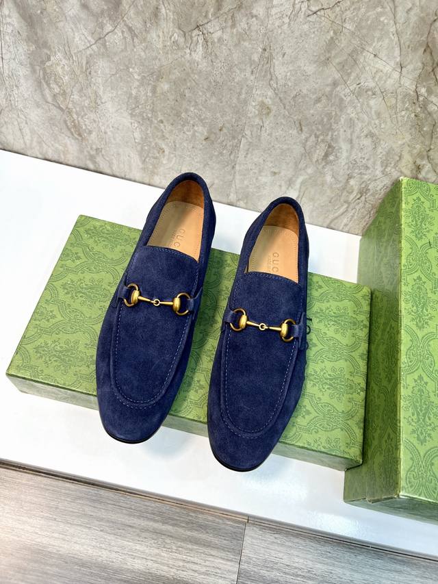 原版真皮大底 品牌：GUCCI 古奇 标准码：男码39 44 38 45 46可以定做 等级：官网同款 原单品质 材料：原版牛皮 水染牛皮内里 原版真皮大底 款