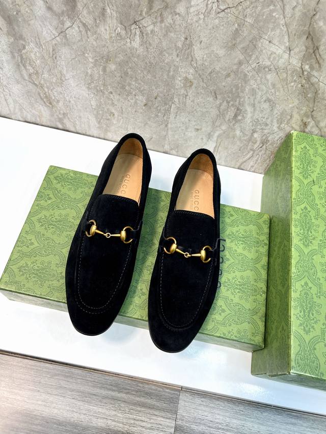 原版真皮大底 品牌：GUCCI 古奇 标准码：男码39 44 38 45 46可以定做 等级：官网同款 原单品质 材料：原版牛皮 水染牛皮内里 原版真皮大底 款