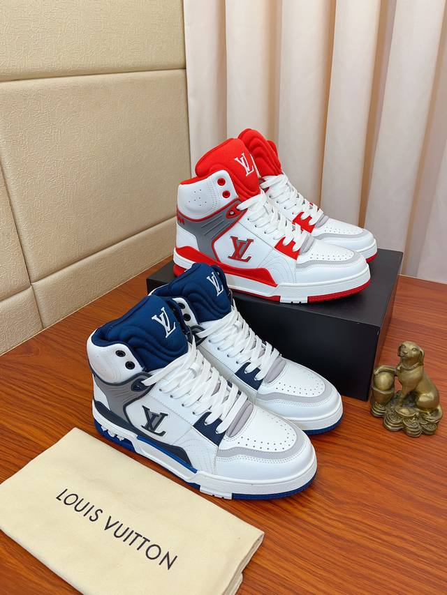 实价： 高版本Virgil Abloh 篮球鞋高帮新款，LV Trainer 运动鞋包裹 Monogram 丹宁布，展现传统篮球鞋的灵感启发，侧面点缀 共同造就