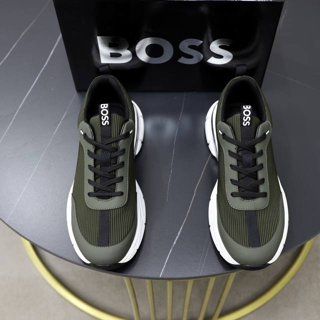 BOSS 最新上市、进口原版透气网布材料、高级原版图案。高端1:1开模定制，原版大底，更轻便，防滑。时尚主打潮流，百搭爆款。散发时尚休闲气息，时尚就在脚下。码