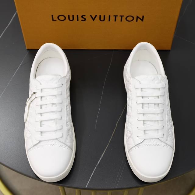 顶级原单 品牌： LOUIS VUITTON LV.路易威登 材质： 原工厂牛皮材料 1：1原板大底 舒适内里 款式类型：休闲运动 板鞋 等级：专柜品质 顶级