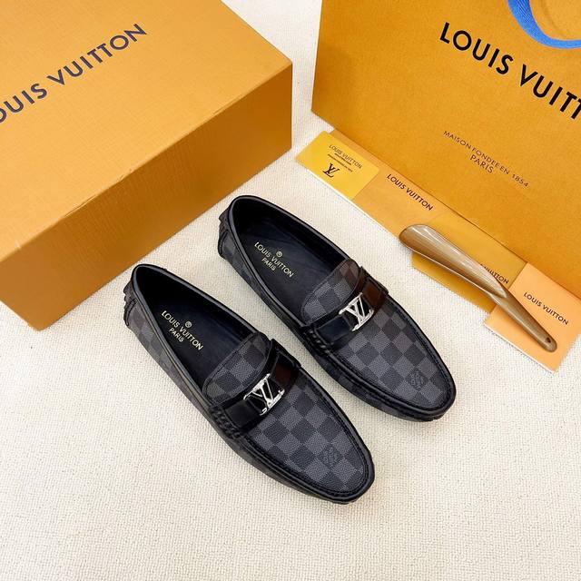 Louis Vuitton 路家高版本豆豆鞋新品来袭 专柜同步发售 原厂配置、意大利进口牛皮面料，全进口水染牛皮里垫，鞋底：原厂特供原版底超级舒适，原厂跟单货