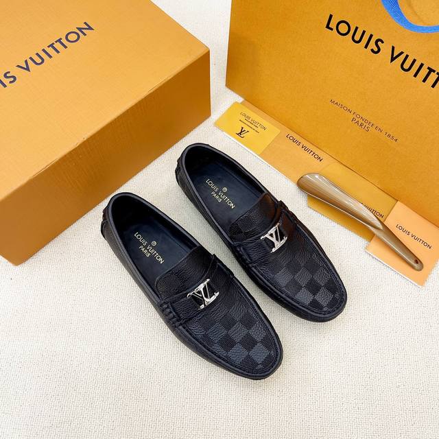 Louis Vuitton 路家高版本豆豆鞋新品来袭 专柜同步发售 原厂配置、意大利进口牛皮面料，全进口水染牛皮里垫，鞋底：原厂特供原版底超级舒适，原厂跟单货