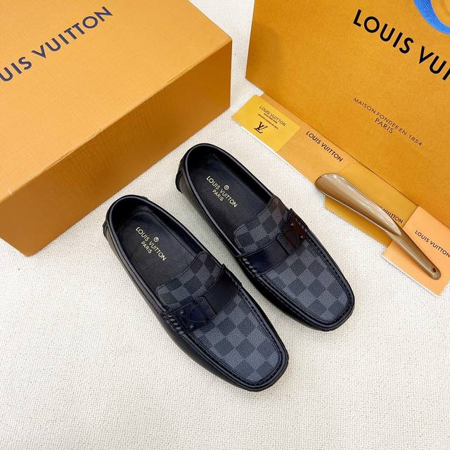 Louis Vuitton 路家高版本豆豆鞋新品来袭 专柜同步发售 原厂配置、意大利进口牛皮面料，全进口水染牛皮里垫，鞋底：原厂特供原版底超级舒适，原厂跟单货