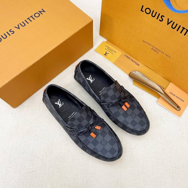 Louis Vuitton 路家高版本豆豆鞋新品来袭 专柜同步发售 原厂配置、意大利进口牛皮面料，全进口水染牛皮里垫，鞋底：原厂特供原版底超级舒适，原厂跟单货